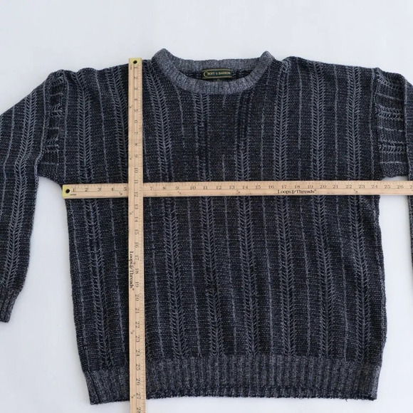 Vintage Croft  & Barrow Gray and Black 3D Pattern Crew Neck Sweater XL (8% Wool) - Picture 3 of 9